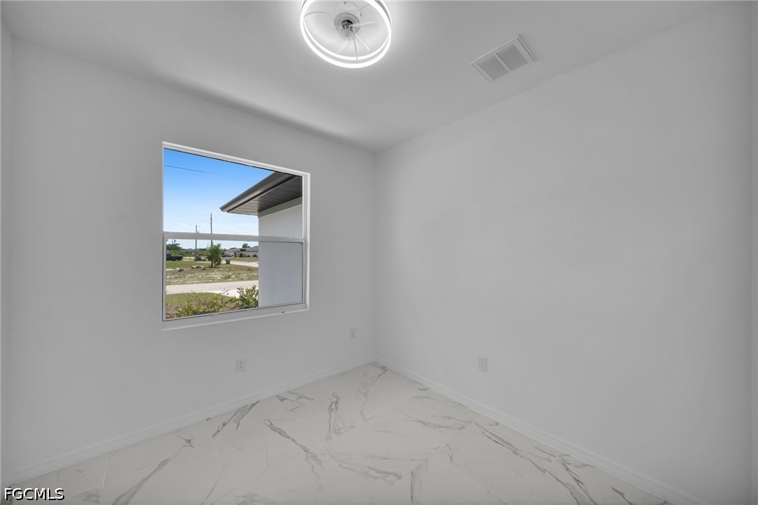 3 Bed SingleFamilyResidence for Sale in Lehigh Acres, photo 19