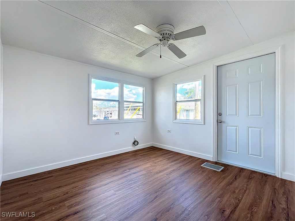 2 Bed ManufacturedHome for Sale in Mobile Manor, FL, $75,000 — photo 20