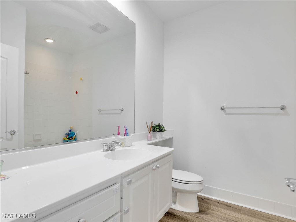 3 Bed Townhouse for Sale in Island Walk, photo 20