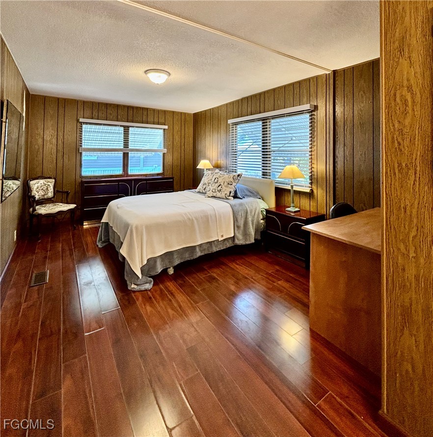 2 Bed ManufacturedHome for Sale in North Fort Myers, FL — photo 20