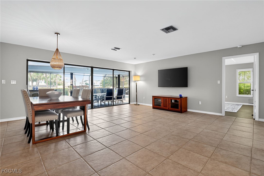 3 Bed Pool Home for Sale in Spanish Wells, photo 20