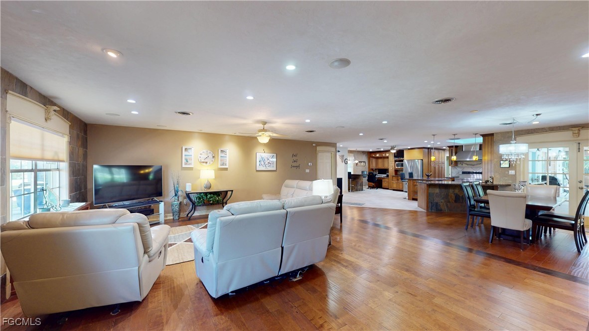 3 Bed Pool Home for Sale in Meadows, photo 20