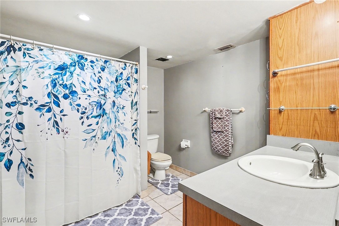 2 Bed Condominium for Sale in Naples, FL, $197,000 — photo 20