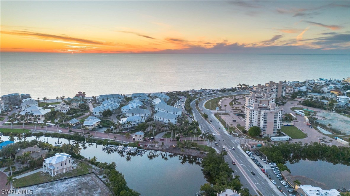 1 Bed Waterfront Home for Sale in Beach And Tennis Club, photo 20