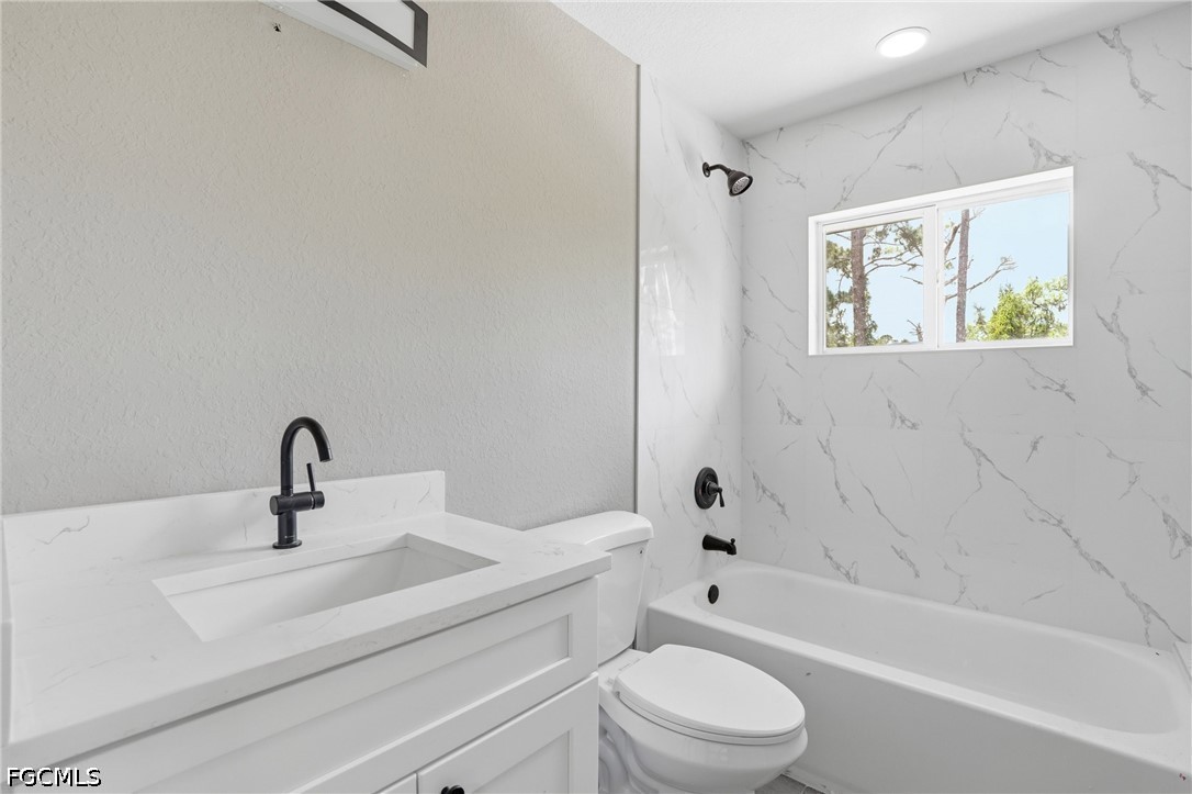 4 Bed SingleFamilyResidence for Sale in Lehigh Acres, photo 20