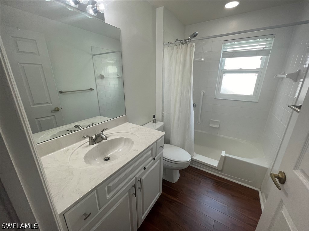3 Bed Attached for Sale in Naples, photo 20