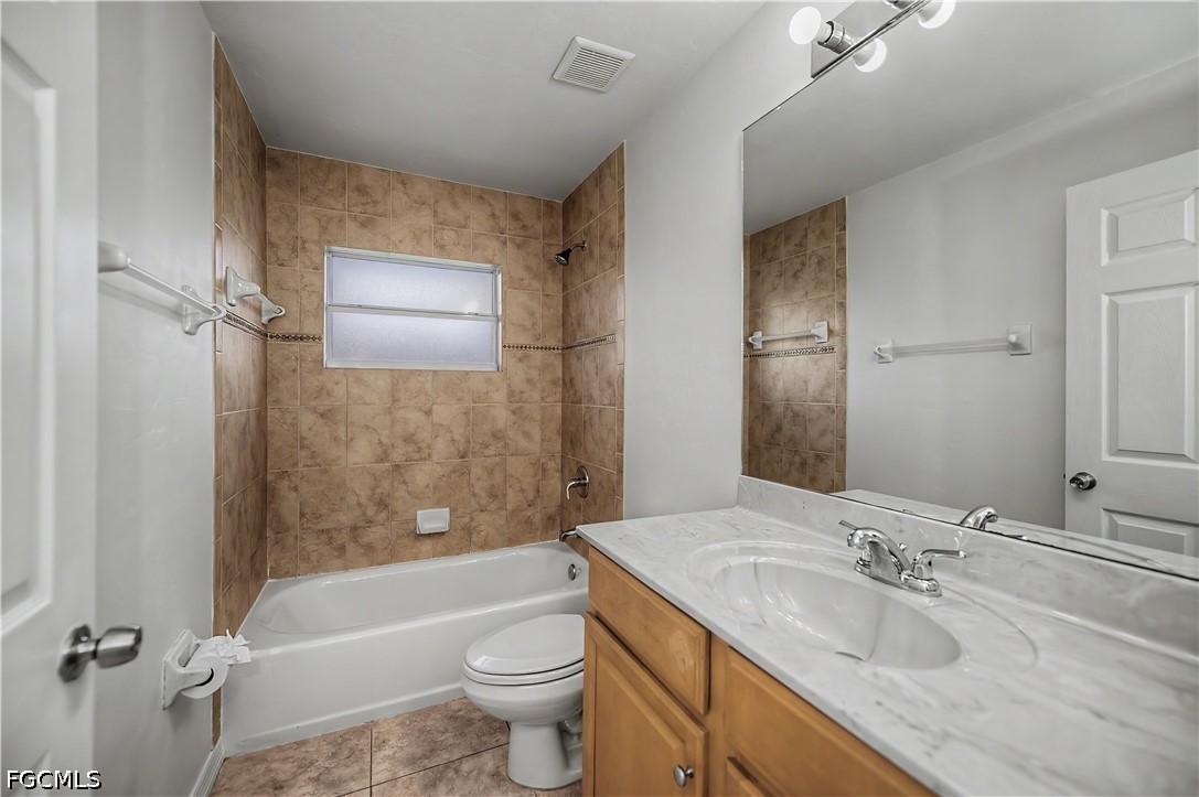 3 Bed SingleFamilyResidence for Sale in Mirror Lakes, FL — photo 20