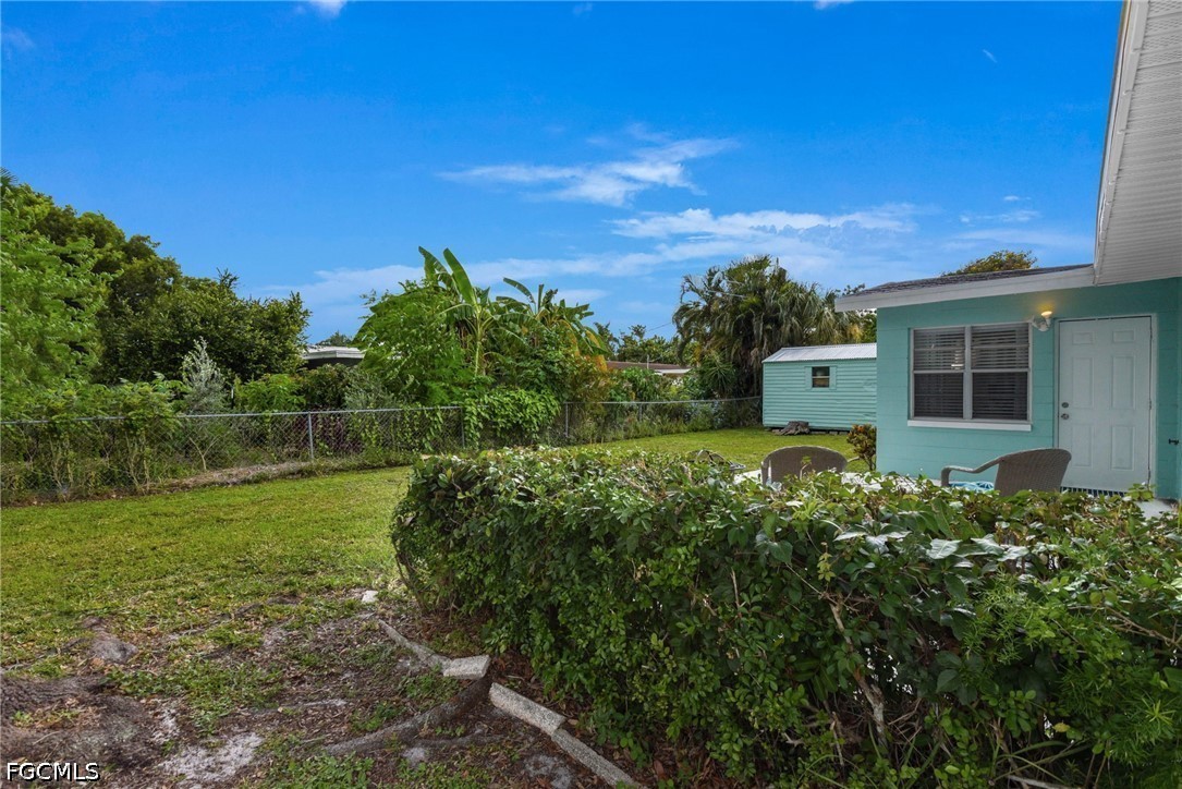 2 Bed SingleFamilyResidence for Sale in Mcgregor Groves, FL — photo 20
