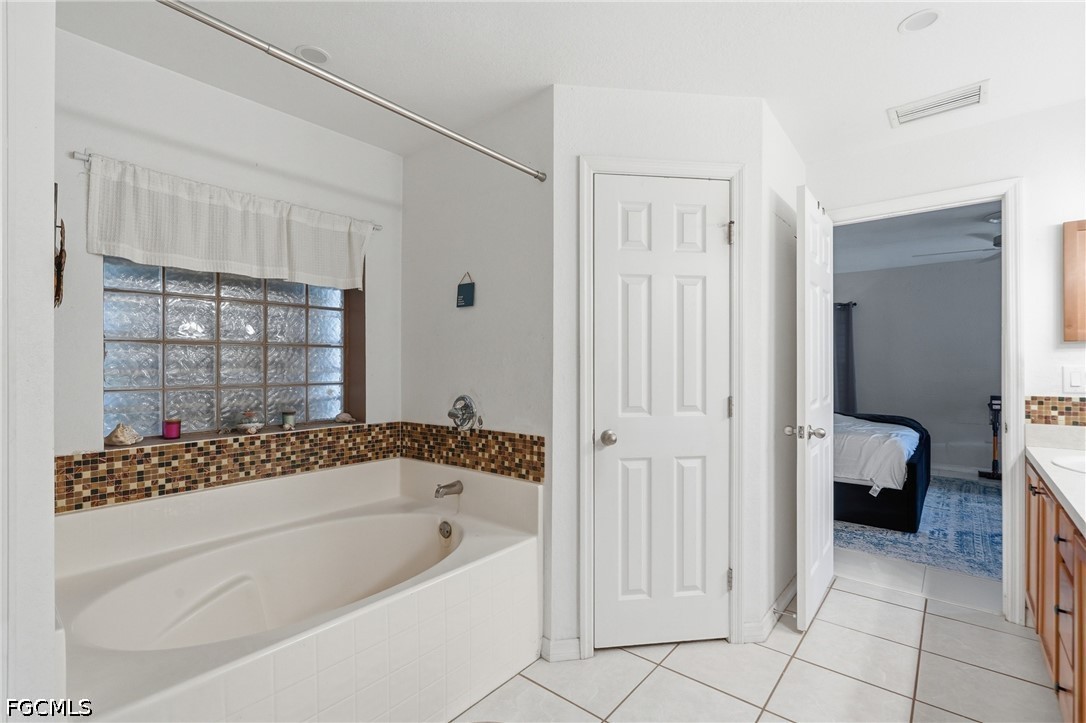 4 Bed SingleFamilyResidence for Sale in Cape Coral, photo 20