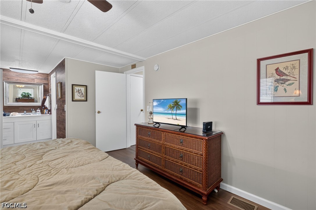 2 Bed ManufacturedHome for Sale in North Fort Myers, FL — photo 20