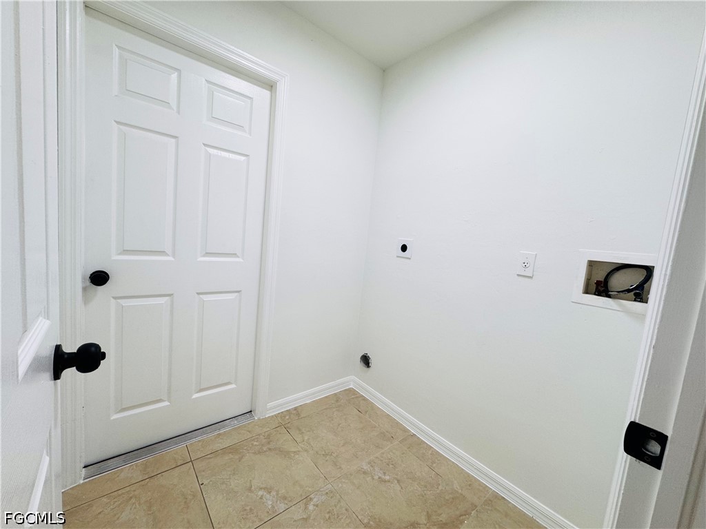 3 Bed SingleFamilyResidence for Sale in Mirror Lakes, FL — photo 20