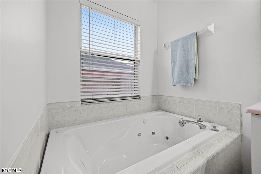 3 Bed Pool Home for Sale in Varsity Lakes, photo 20