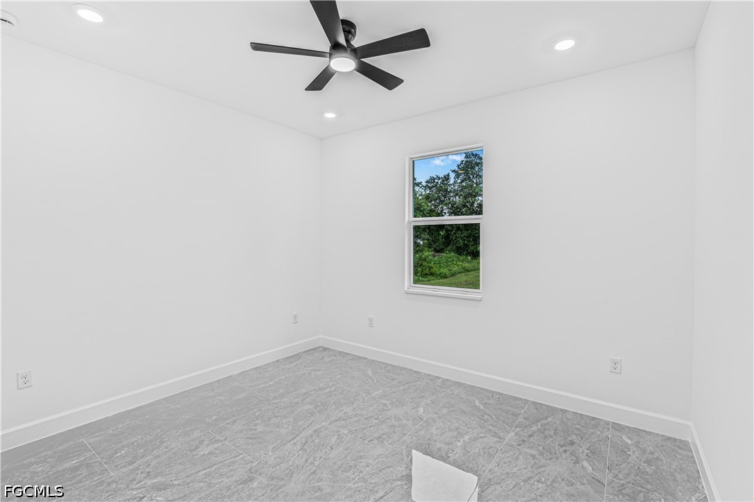 3 Bed SingleFamilyResidence for Sale in Lehigh Acres, photo 20