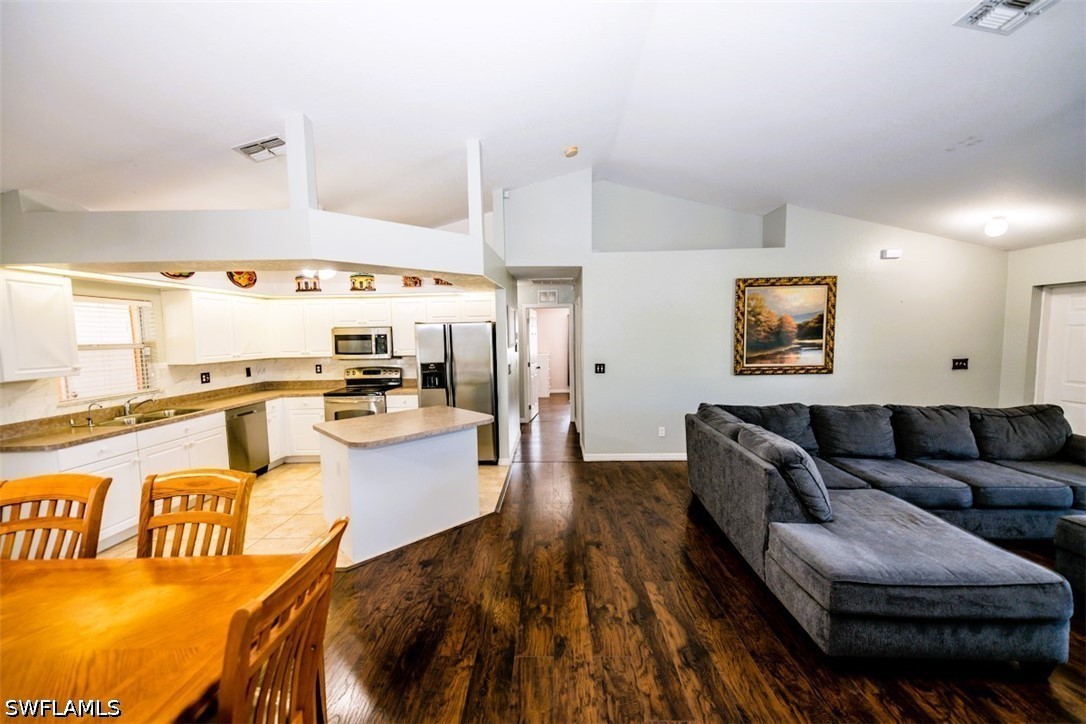 4 Bed SingleFamilyResidence for Sale in Cape Coral, photo 20