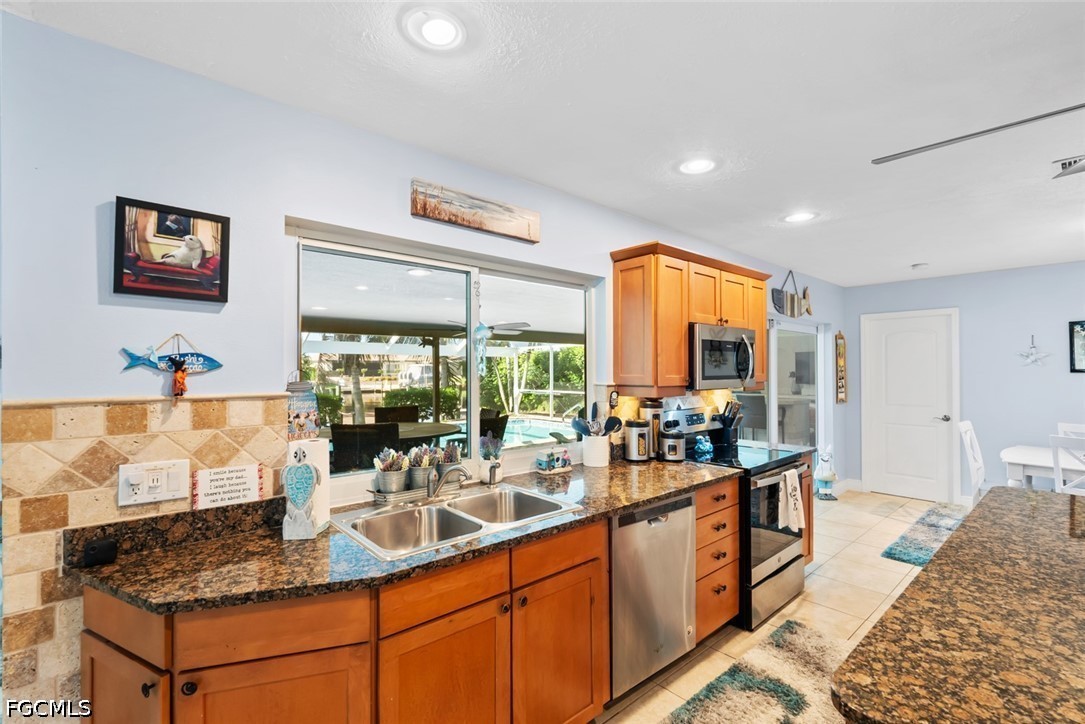 3 Bed Pool Home for Sale in Cape Coral, photo 20