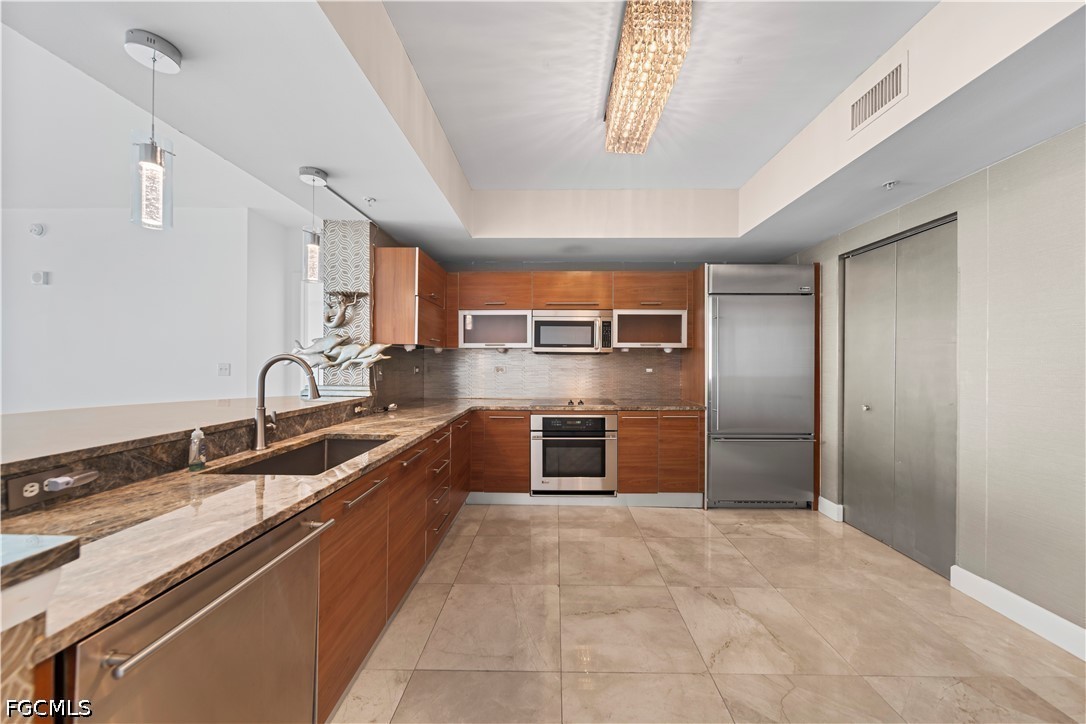 3 Bed Pool Home for Sale in Oasis, photo 20