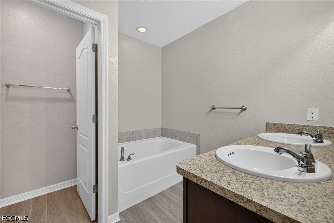 4 Bed SingleFamilyResidence for Sale in Cape Coral, photo 20