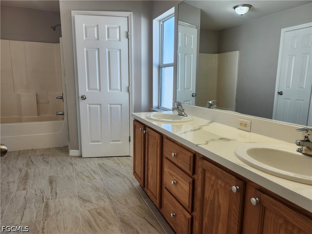 4 Bed SingleFamilyResidence for Sale in Cape Coral, photo 20
