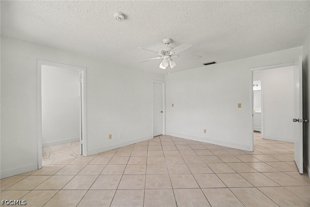 2 Bed SingleFamilyResidence for Sale in Cape Coral, photo 20