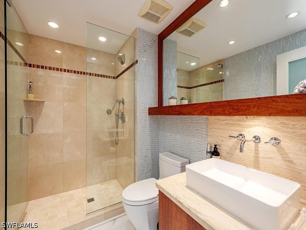 2 Bed Waterfront Home for Sale in Naples, photo 20