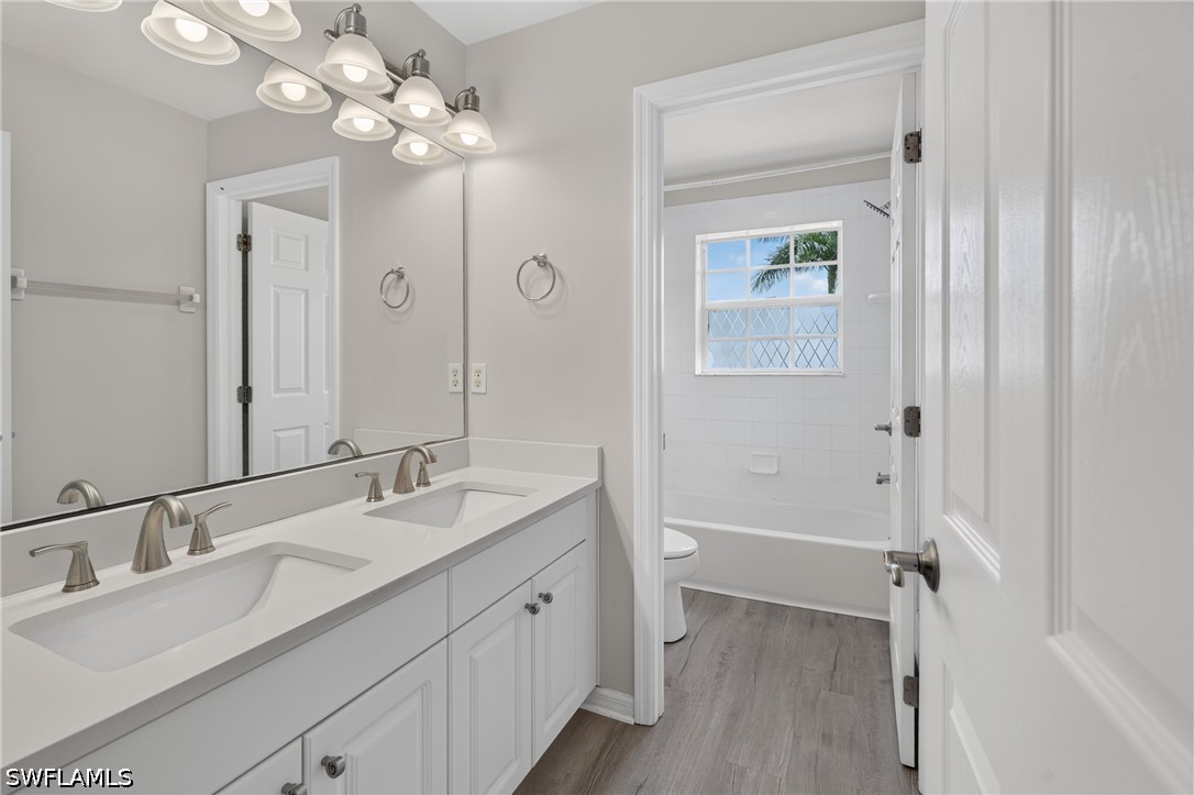 4 Bed SingleFamilyResidence for Sale in Estero, photo 20