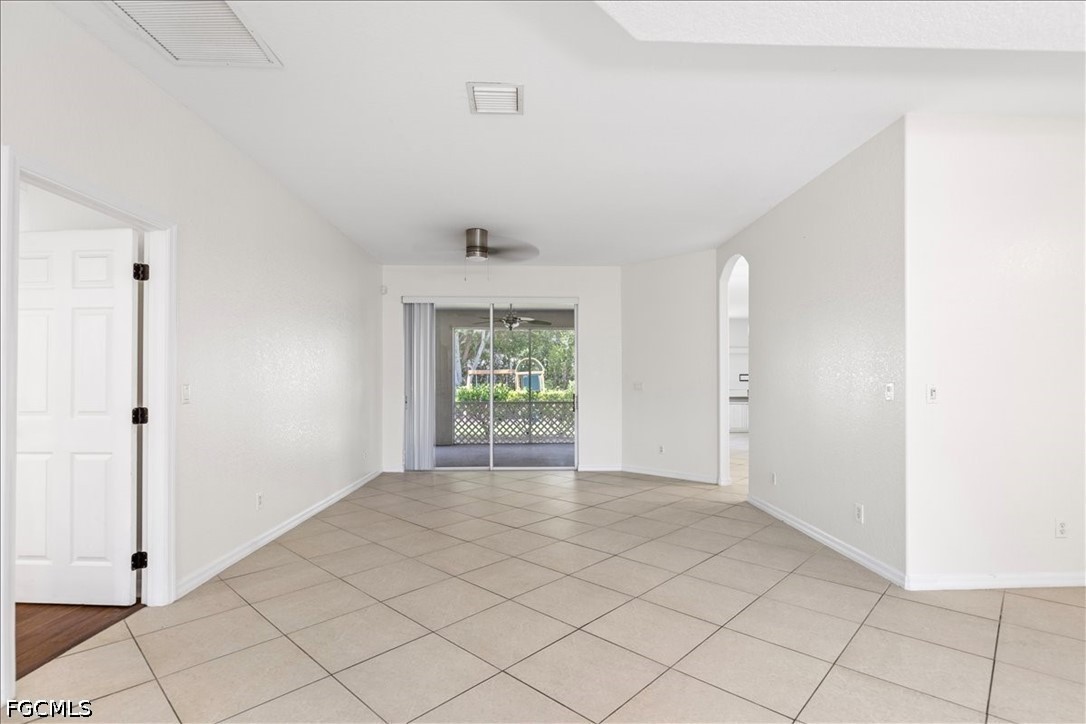 6 Bed SingleFamilyResidence for Sale in Stoneybrook, photo 20