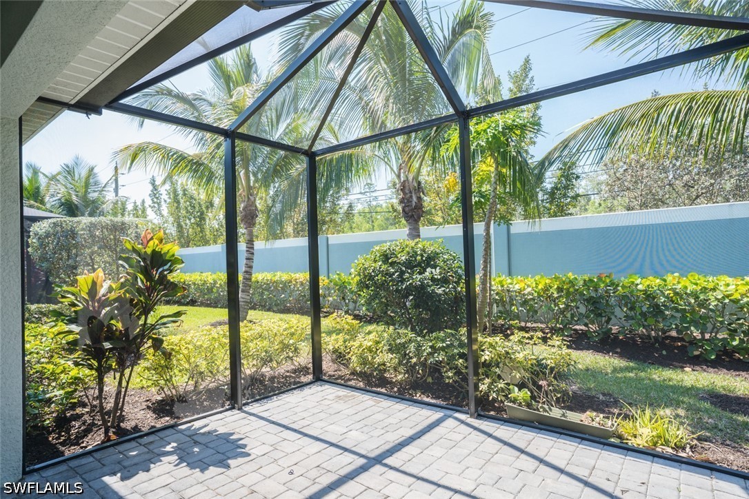 2 Bed Attached for Sale in Naples, photo 20
