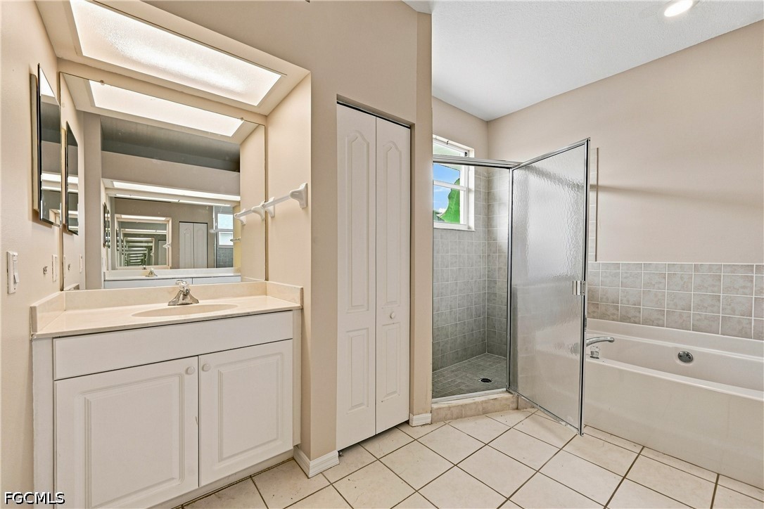 4 Bed SingleFamilyResidence for Sale in Cape Coral, photo 20