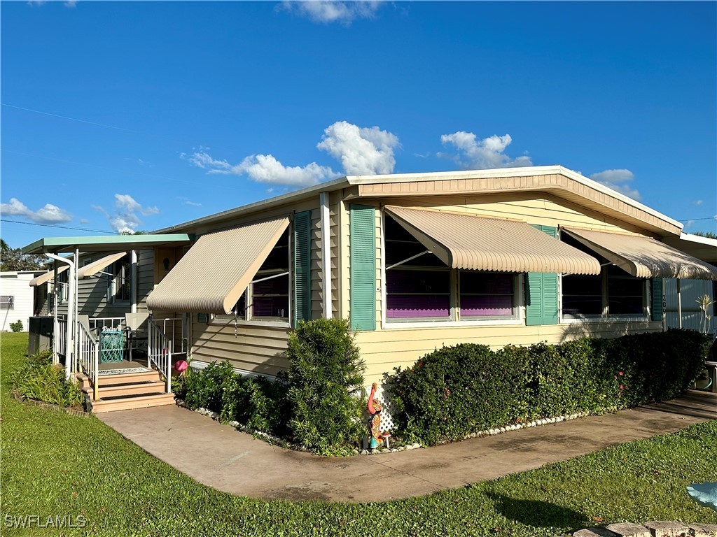 3 Bed ManufacturedHome for Sale in Carriage Village, FL — photo 3