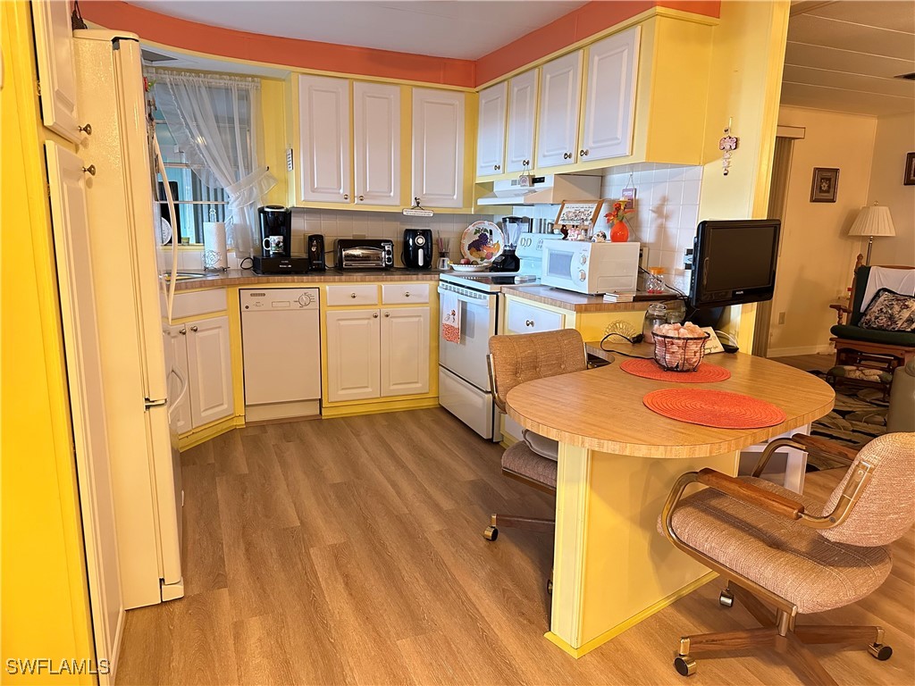 2 Bed ManufacturedHome for Sale in Carriage Village, FL — photo 3