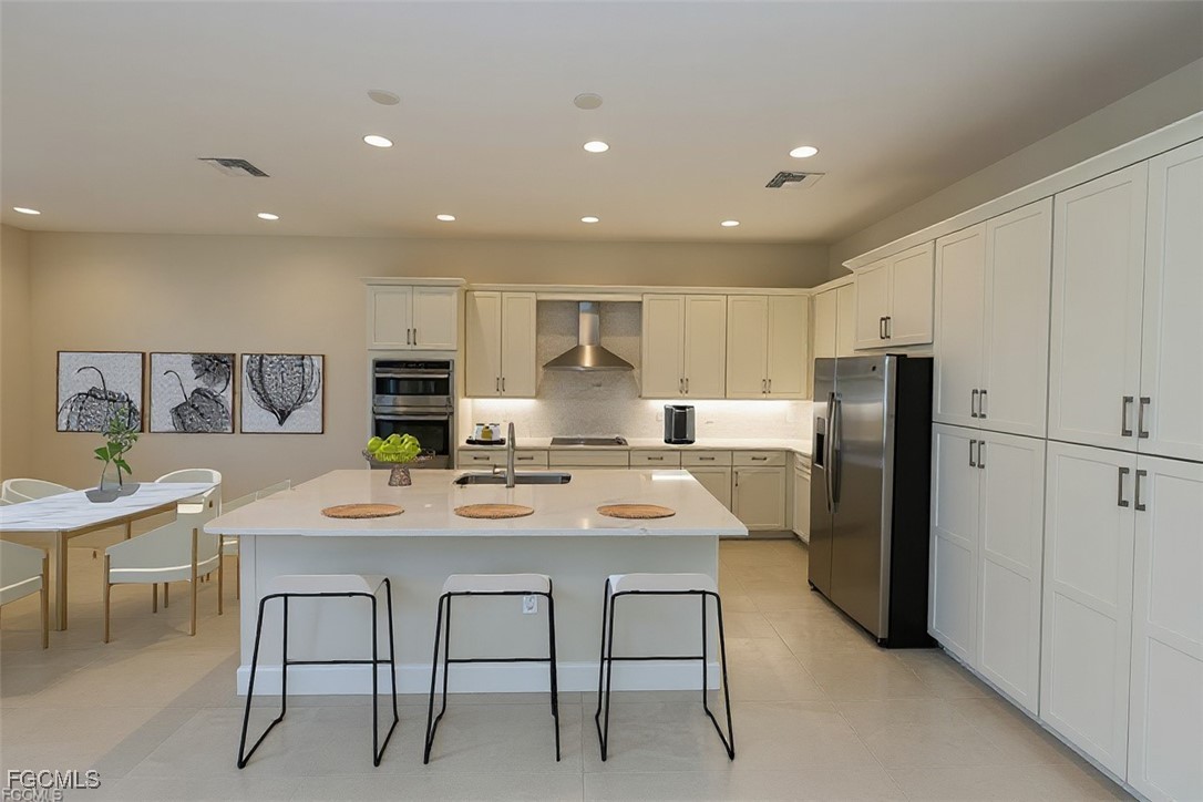 3 Bed SingleFamilyResidence for Sale in Valencia Harbor, FL — photo 3