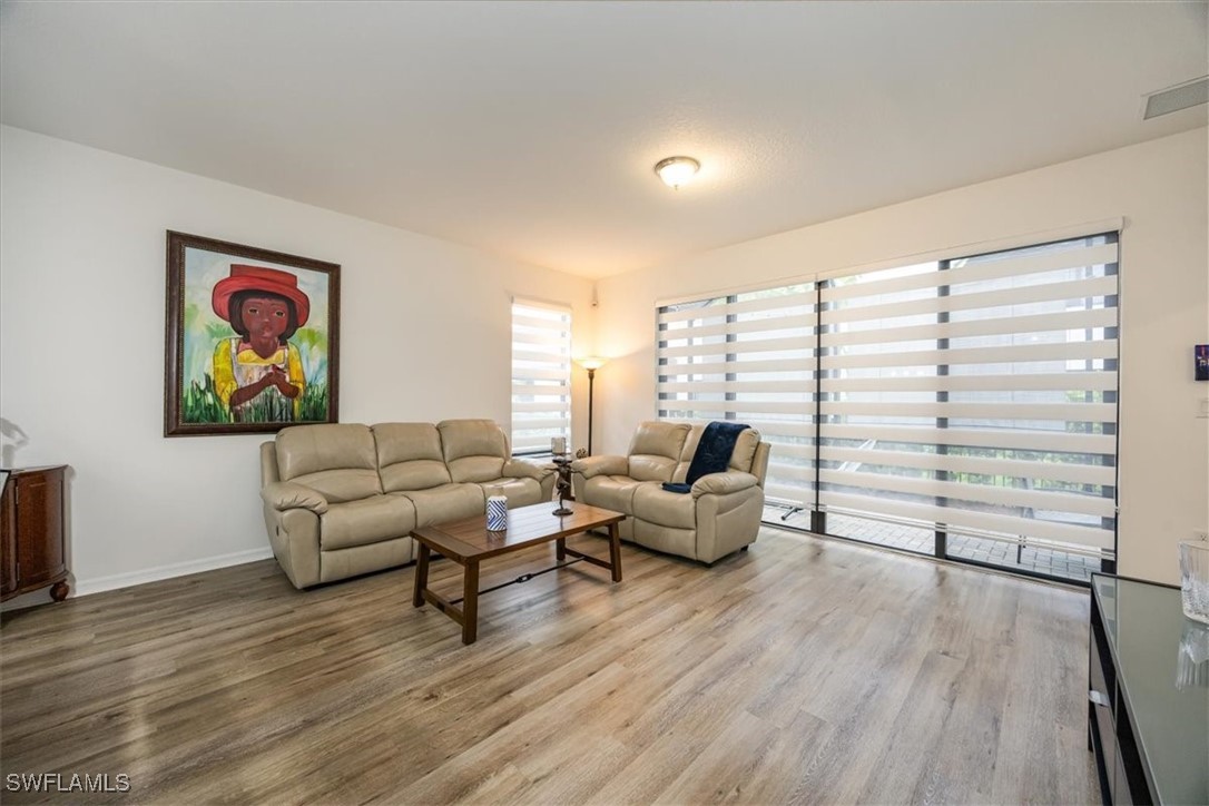 3 Bed SingleFamilyResidence for Sale in Silverwood, FL — photo 3