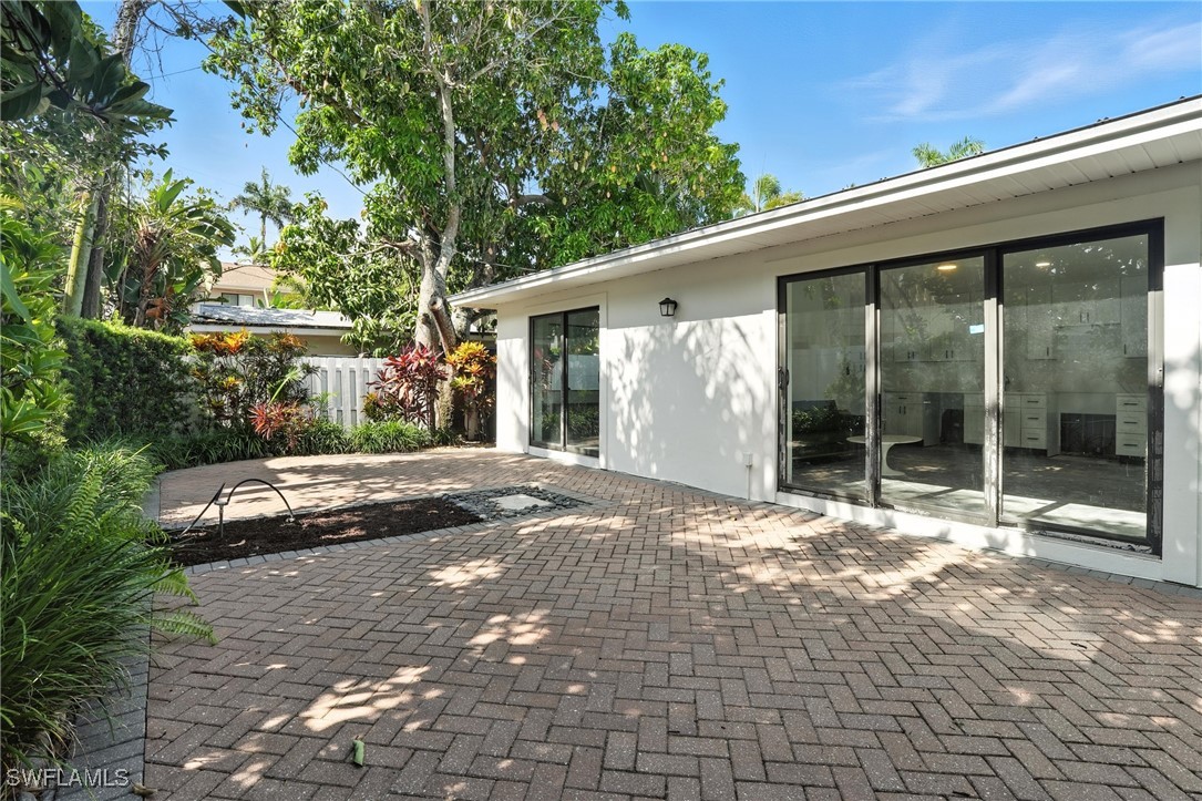 1 Bed Condominium for Sale in Naples, photo 3