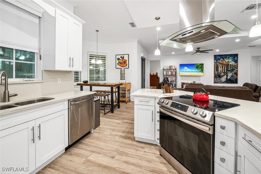 4 Bed SingleFamilyResidence for Sale in Naples, photo 3