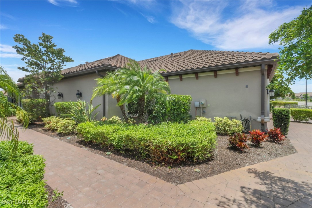 2 Bed Attached for Sale in Naples, photo 3
