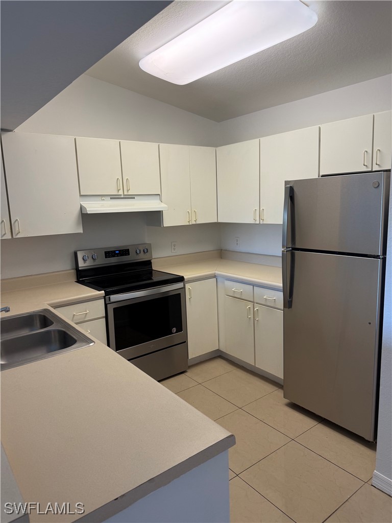 2 Bed Condominium for Sale in Naples, photo 3