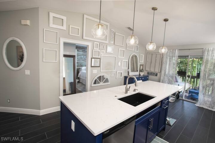 2 Bed SingleFamilyResidence for Sale in Naples, photo 3