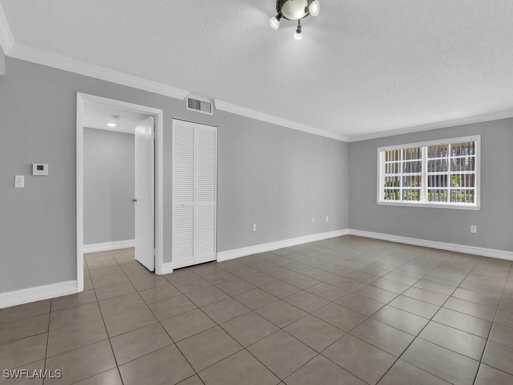 2 Bed Condominium for Sale in Fort Myers, photo 3
