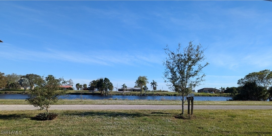 2 Bed Waterfront Home for Sale in Moore Haven, photo 3