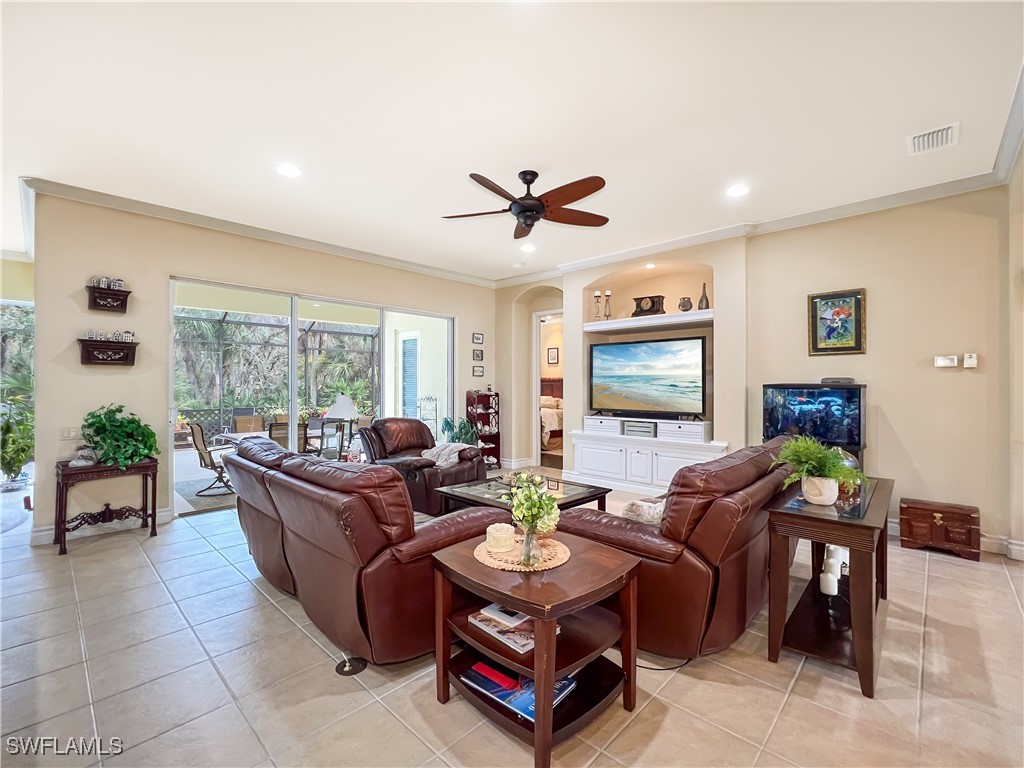 3 Bed SingleFamilyResidence for Sale in Shady Bend, FL — photo 3