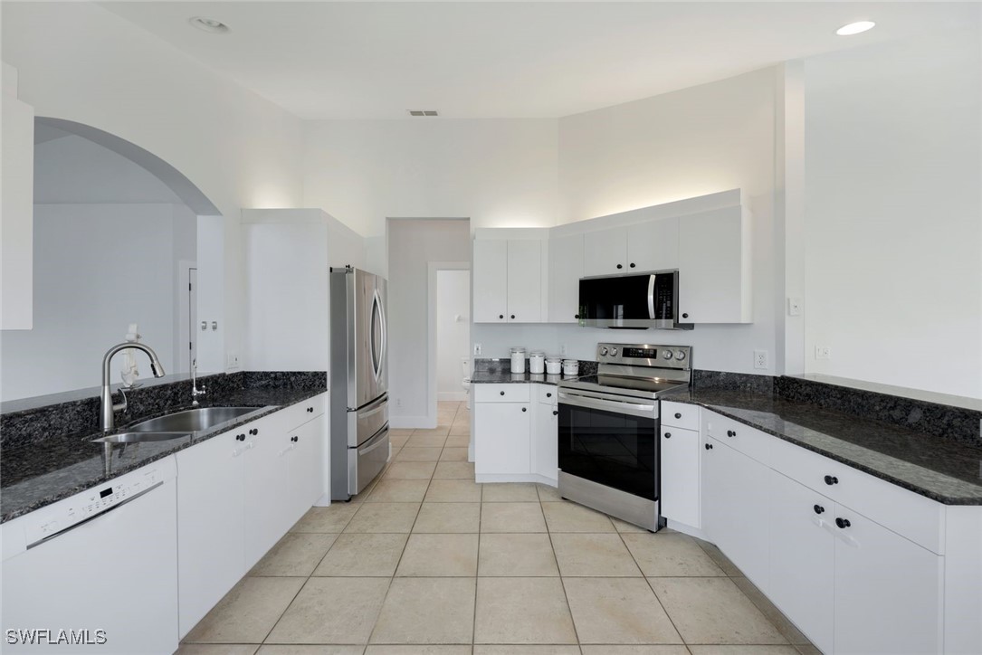 2 Bed Condominium for Sale in Naples, photo 3