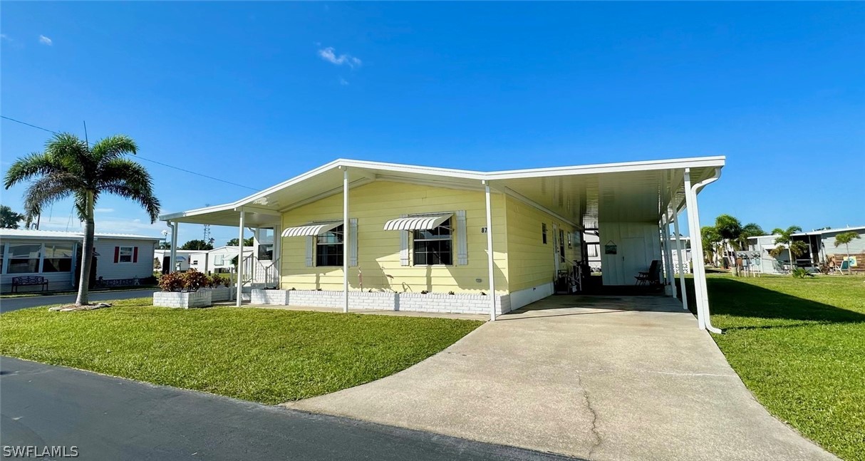 2 Bed ManufacturedHome for Sale in North Fort Myers, FL — photo 3