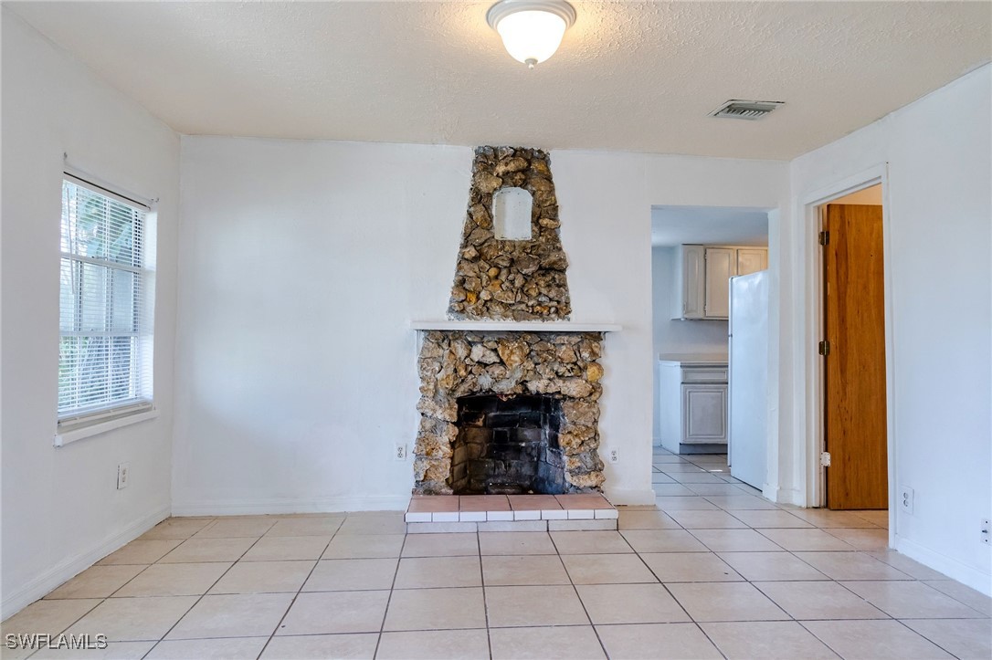 2 Bed SingleFamilyResidence for Sale in North Fort Myers, FL — photo 3