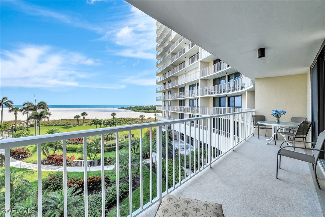 2 Bed Waterfront Home for Sale in Marco Island, photo 3