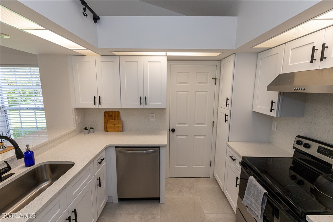 2 Bed SingleFamilyResidence for Sale in North Fort Myers, FL — photo 3