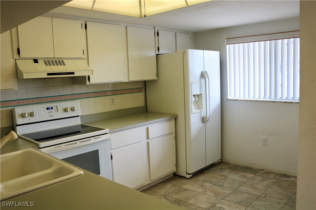 2 Bed Condominium for Sale in Naples Trace, FL, $229,900 — photo 3