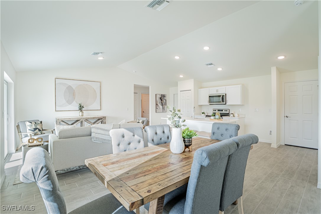 4 Bed SingleFamilyResidence for Sale in Cape Coral, photo 3