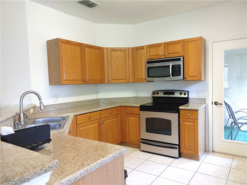 3 Bed Condominium for Sale in Concordia, photo 3