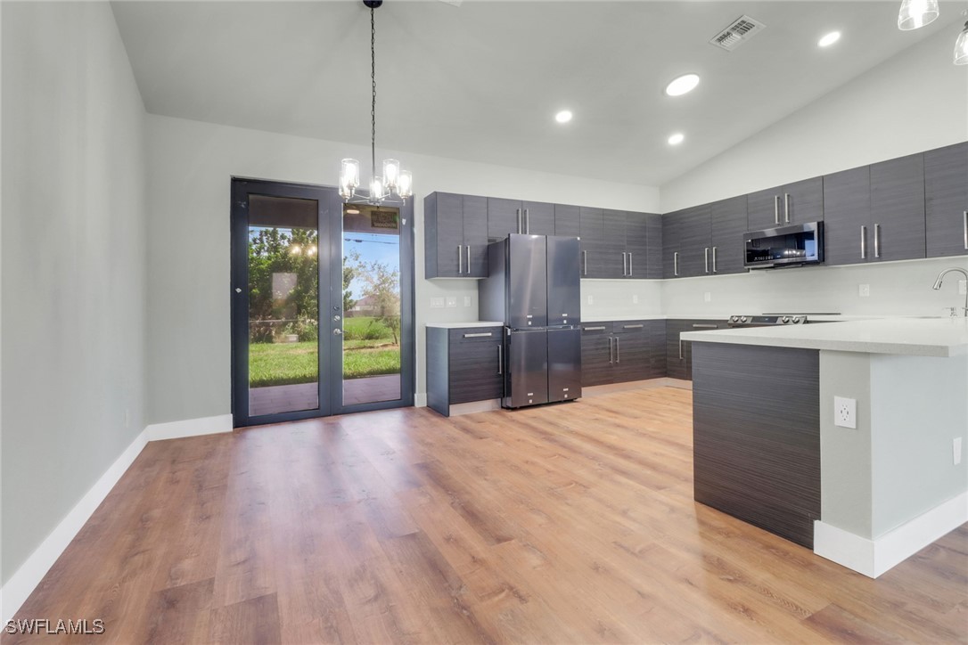 3 Bed SingleFamilyResidence for Sale in Cape Coral, photo 3