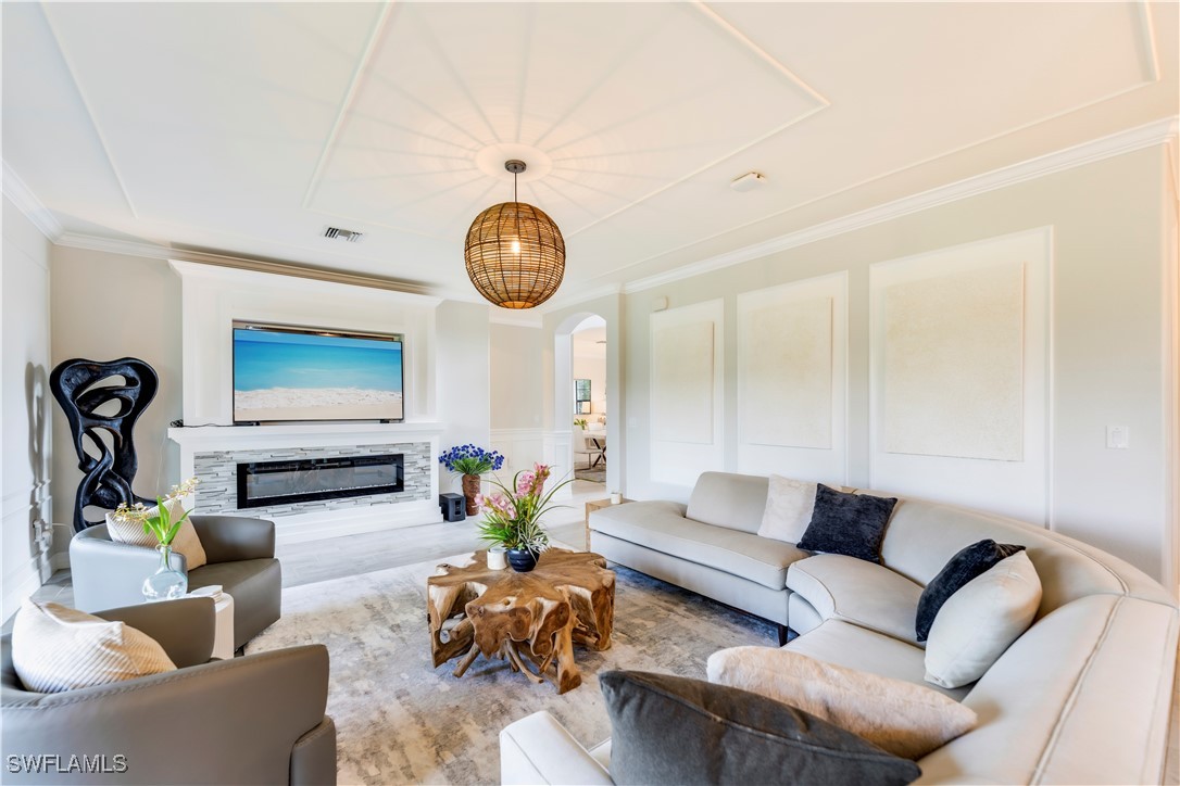 5 Bed SingleFamilyResidence for Sale in Estero, photo 3